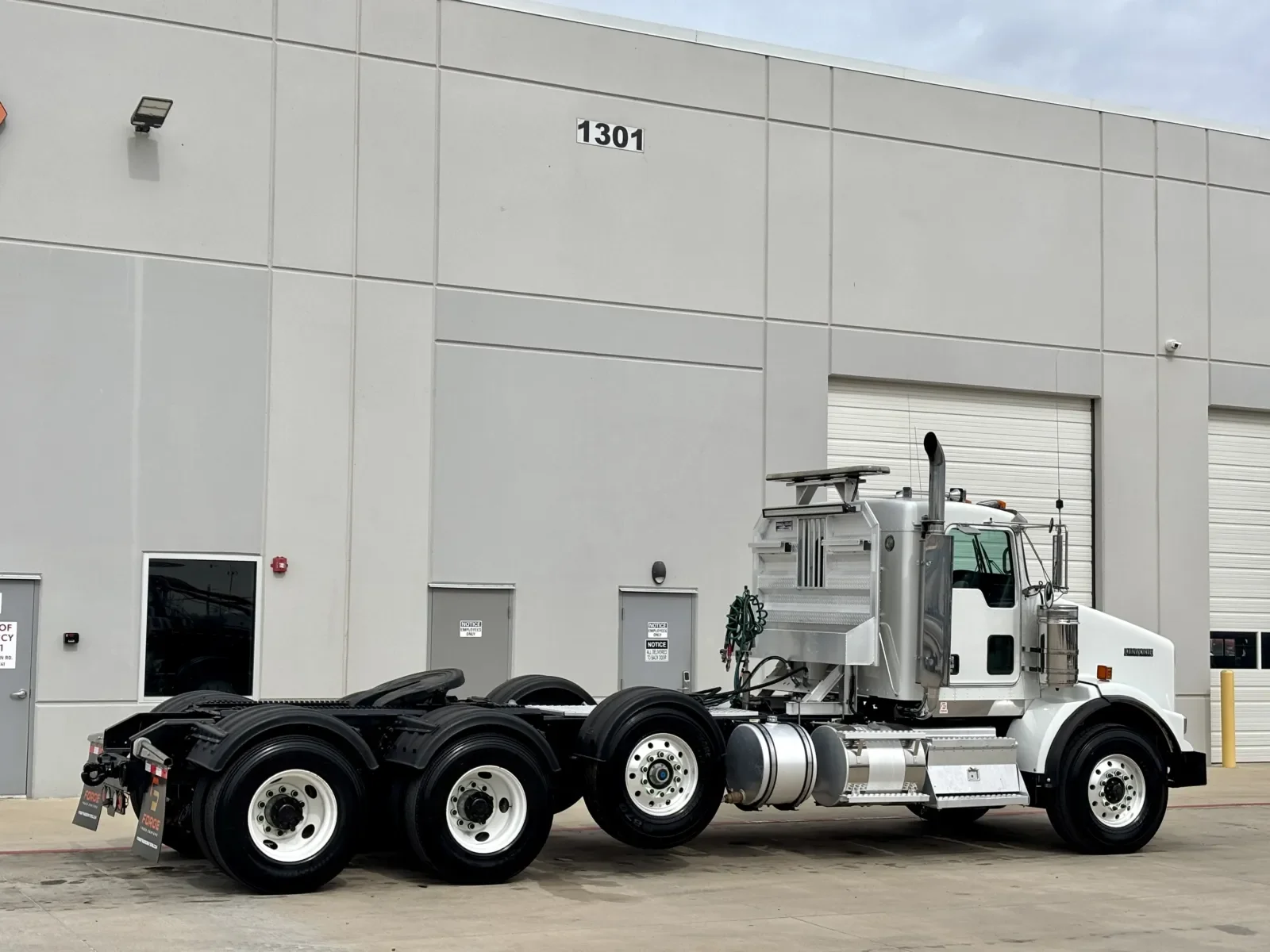 2017 Kenworth T800 - image 5