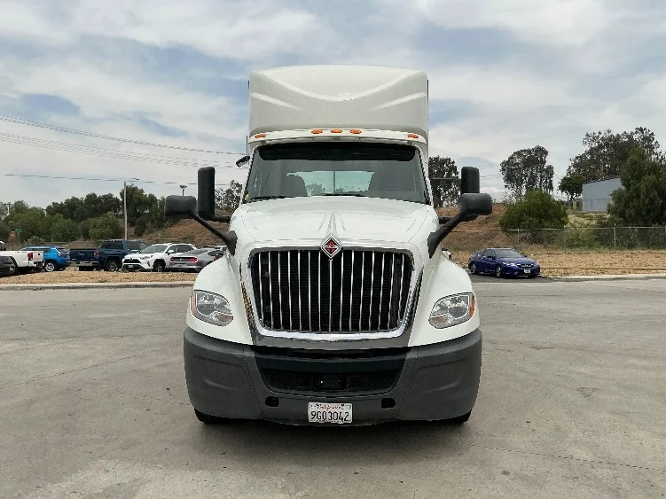 2020 International LT - image 2