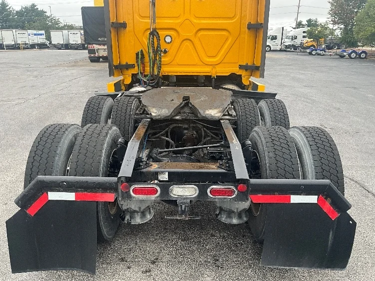 2022 Freightliner Cascadia - image 6