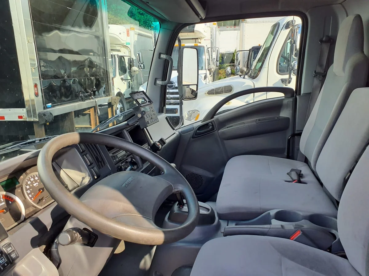 2017 Isuzu NPR - image 8