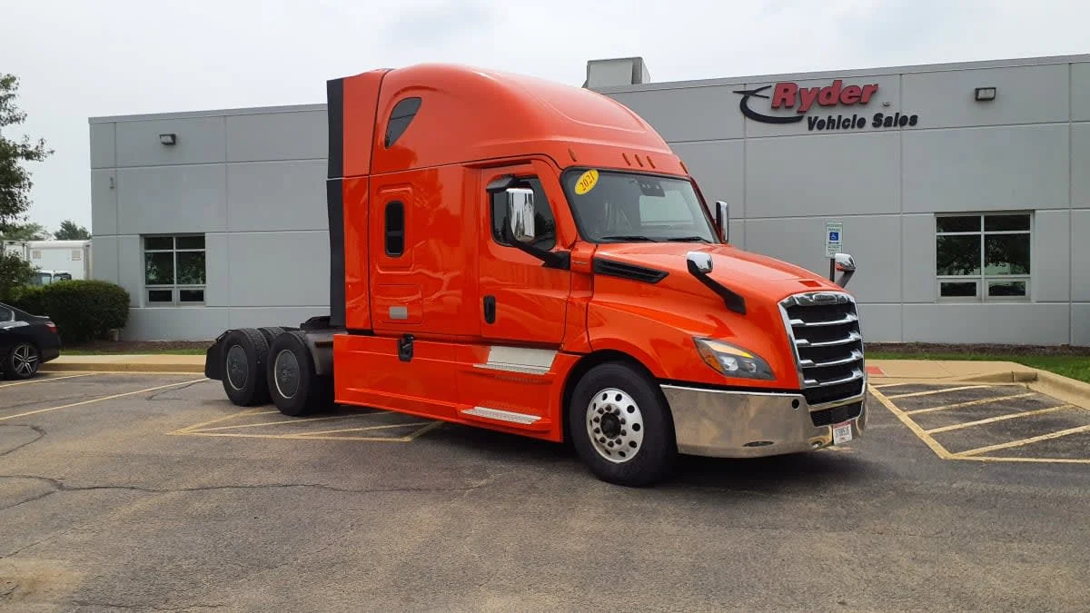 2021 Freightliner Cascadia in Bolingbrook, IL — photo 3