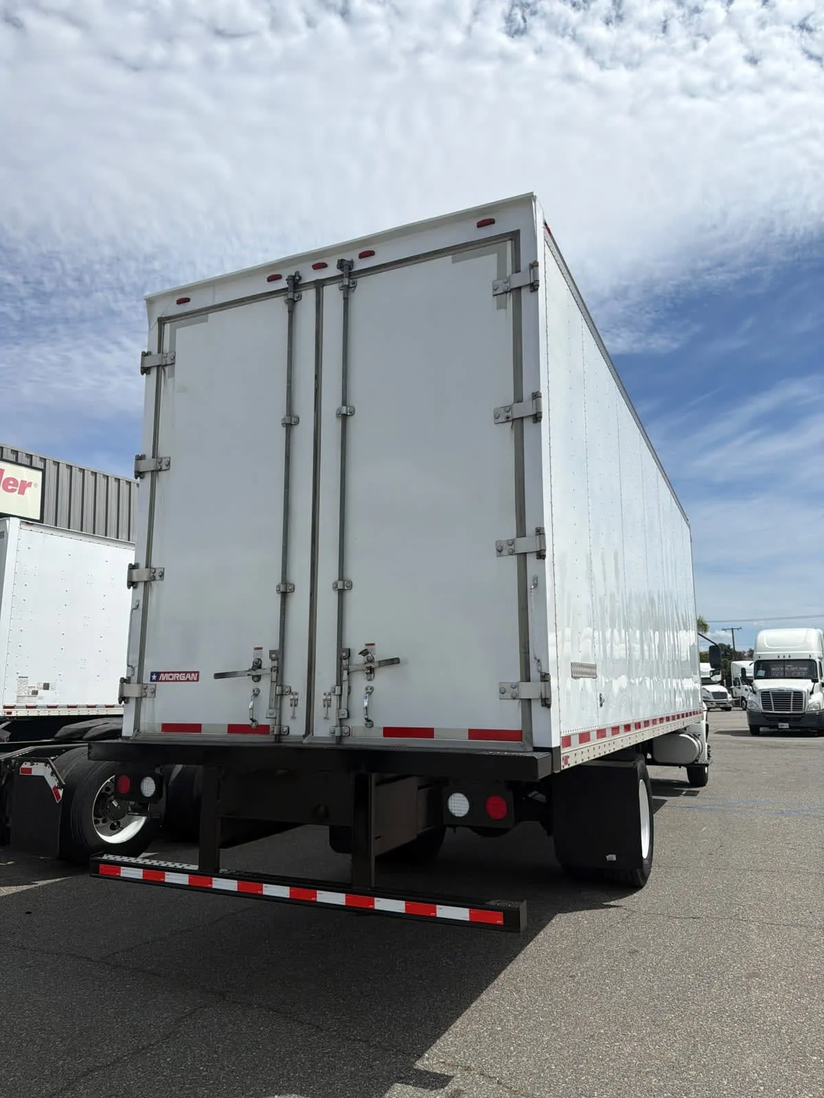 2020 International MV - image 4