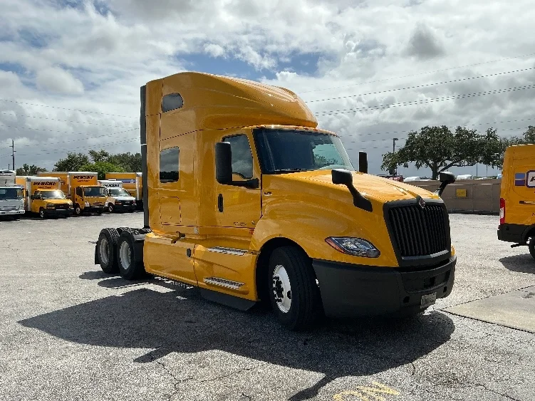 2022 International LT in Orlando, FL