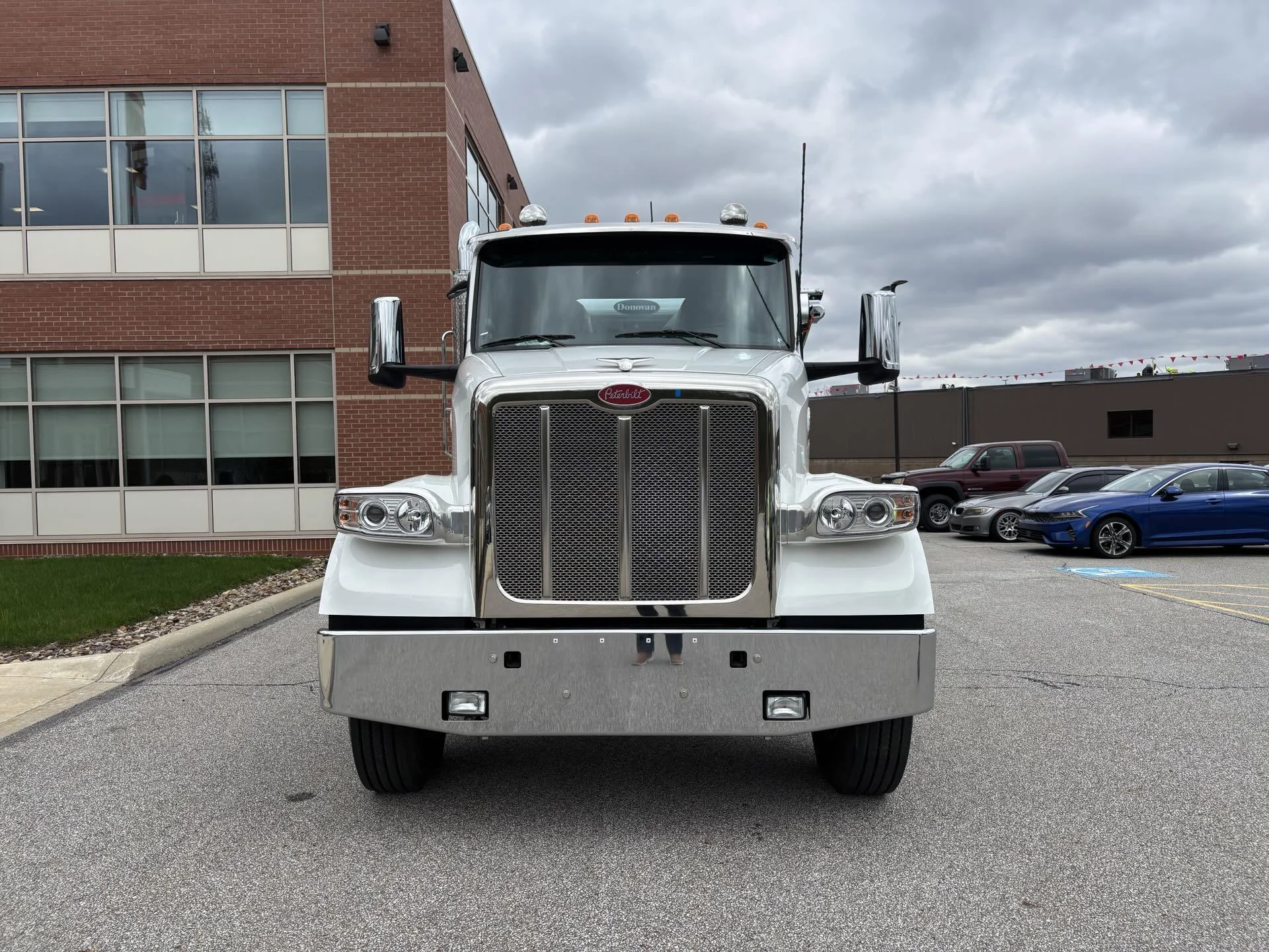 2025 Peterbilt 567 in Broadview Hts, OH — photo 3