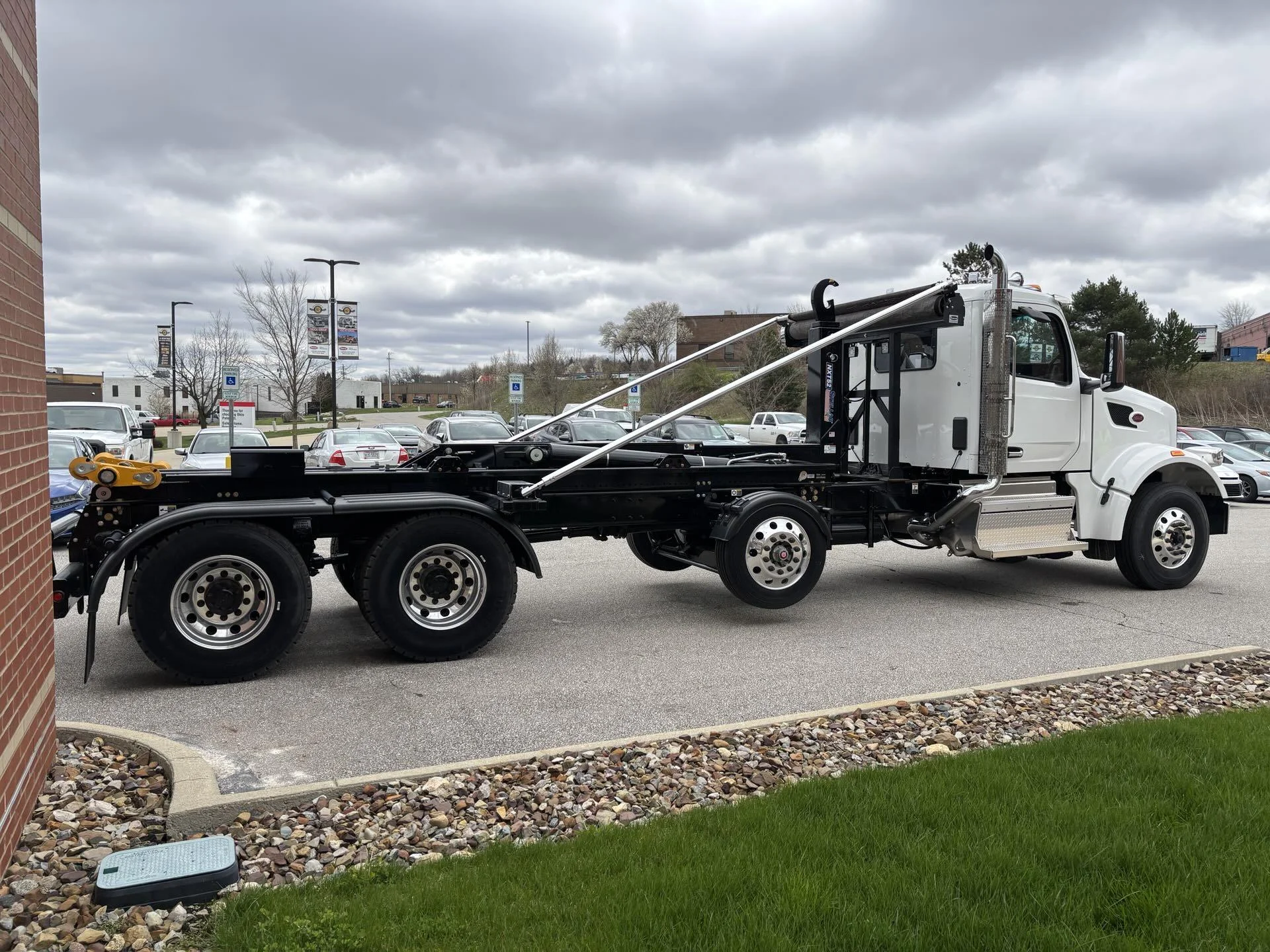 2025 Peterbilt 567 in Broadview Hts, OH — photo 4