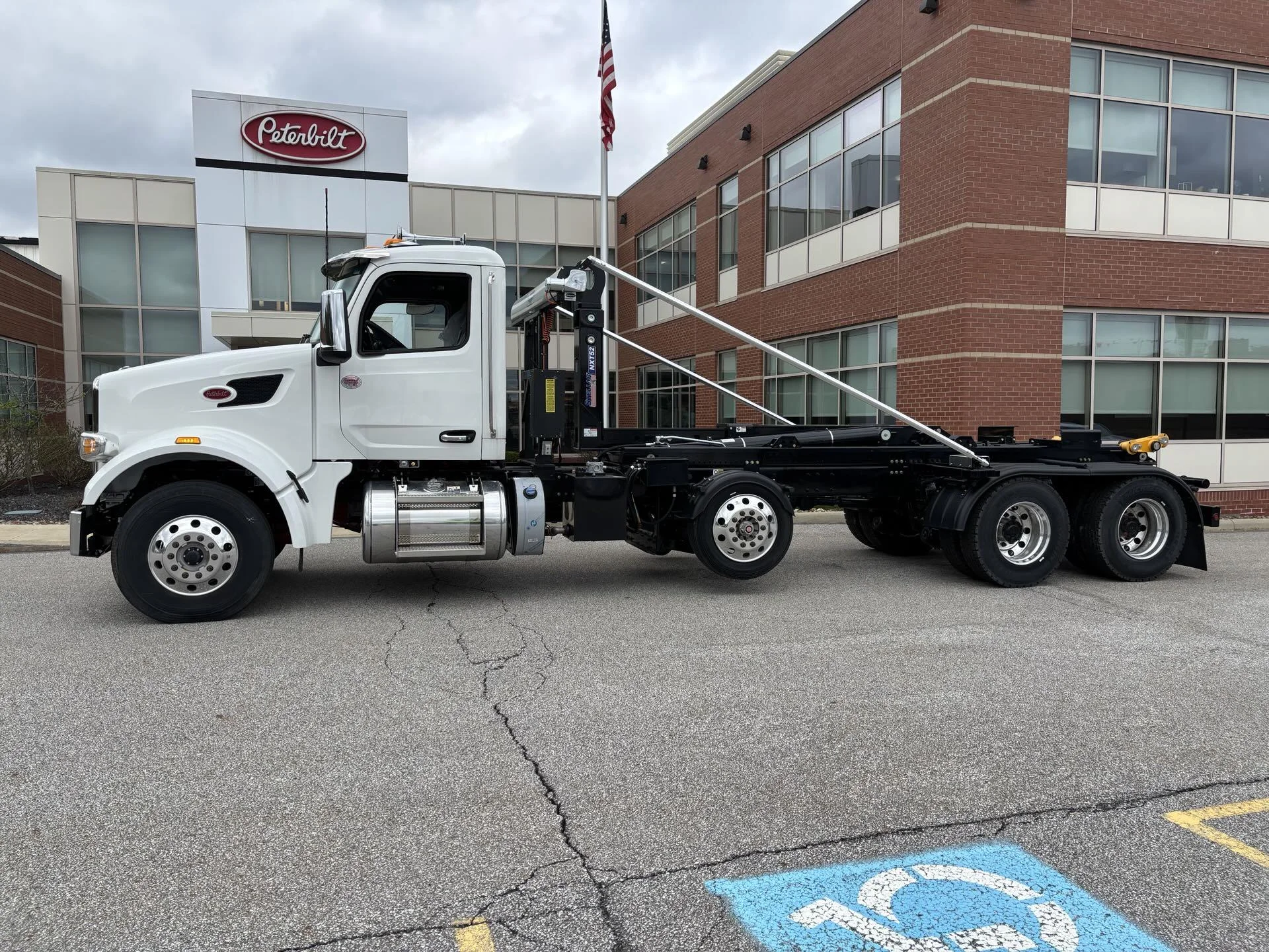 2025 Peterbilt 567