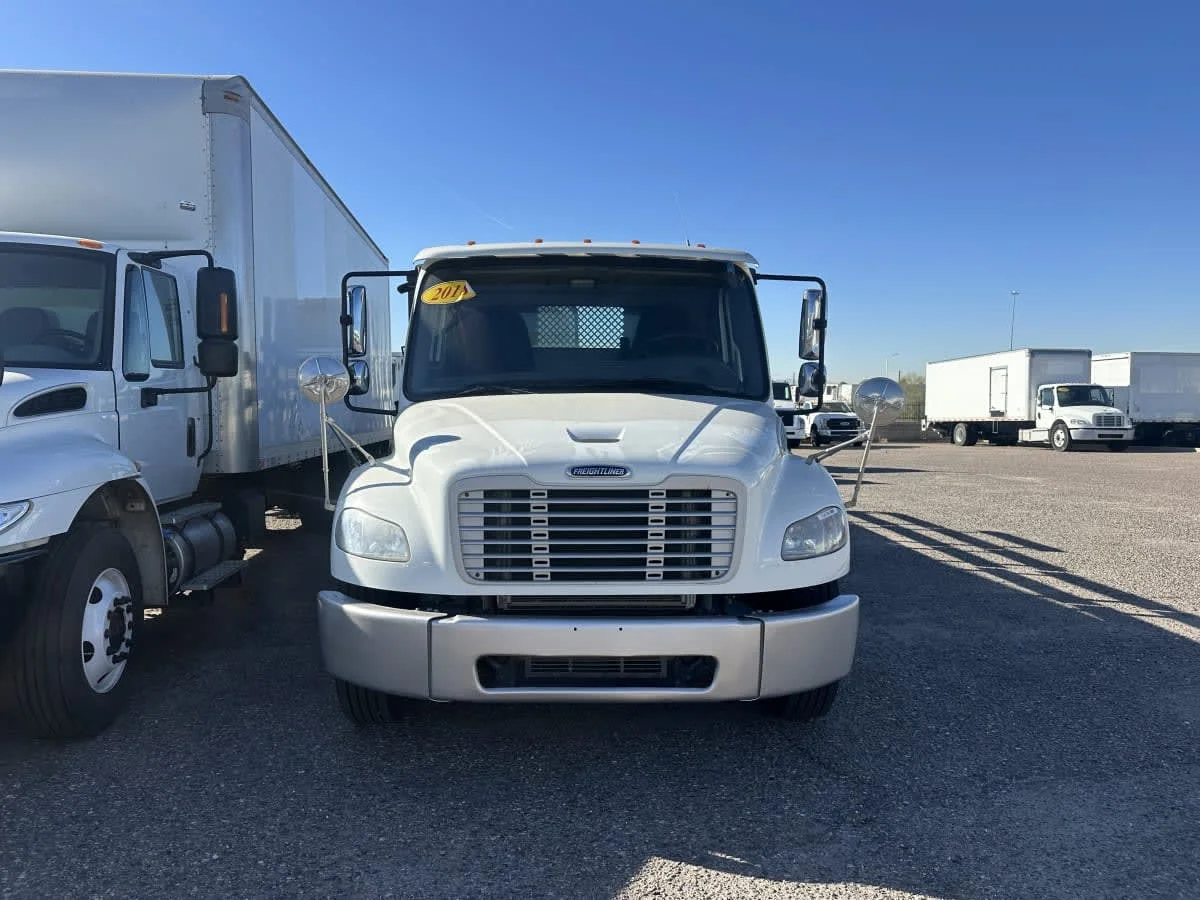 2018 Freightliner M2 106 in Phoenix, AZ — photo 2