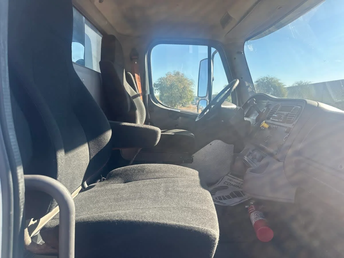 2018 Freightliner M2 106 in Phoenix, AZ — photo 11