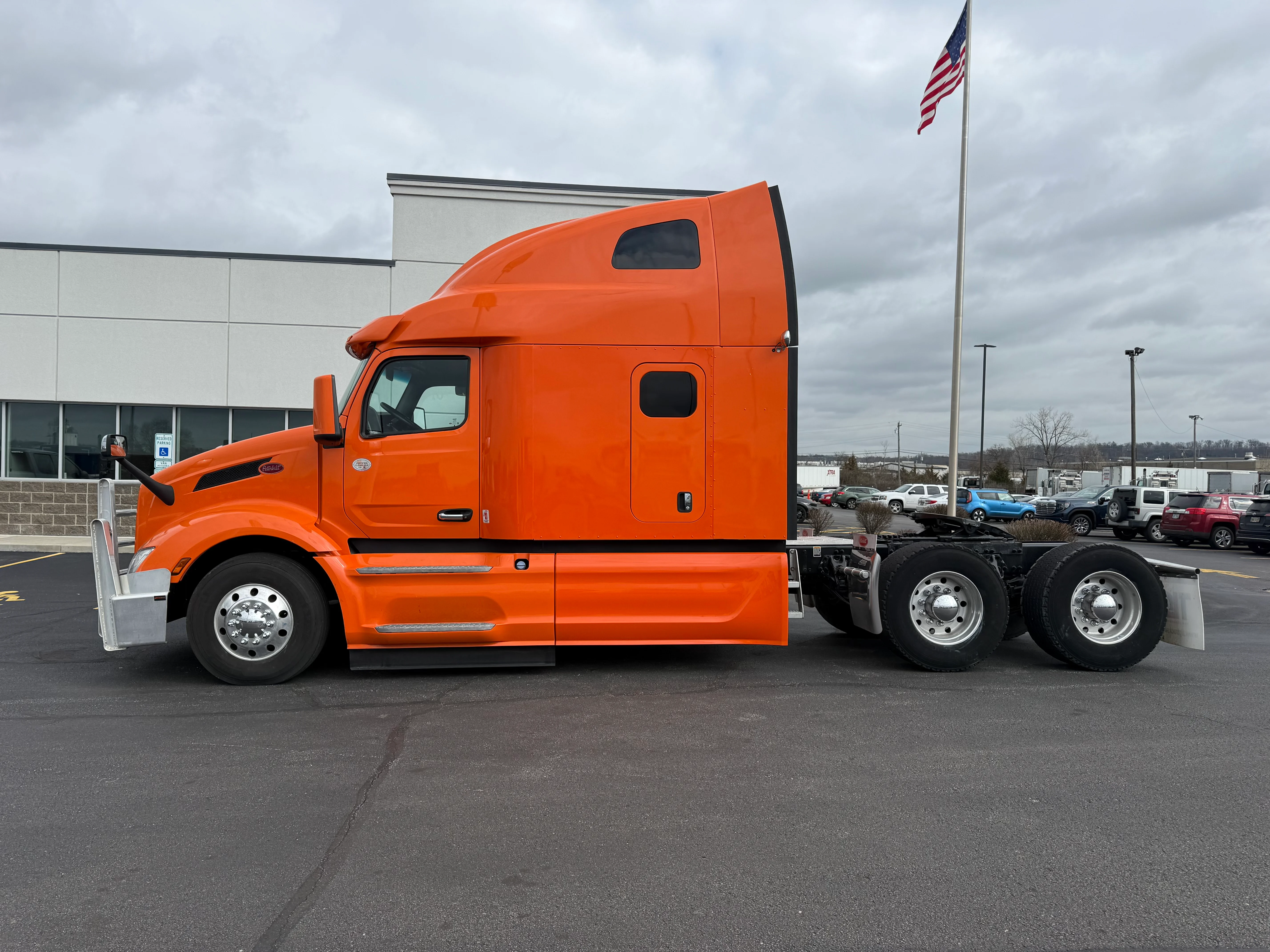2022 Peterbilt 579 - image 2