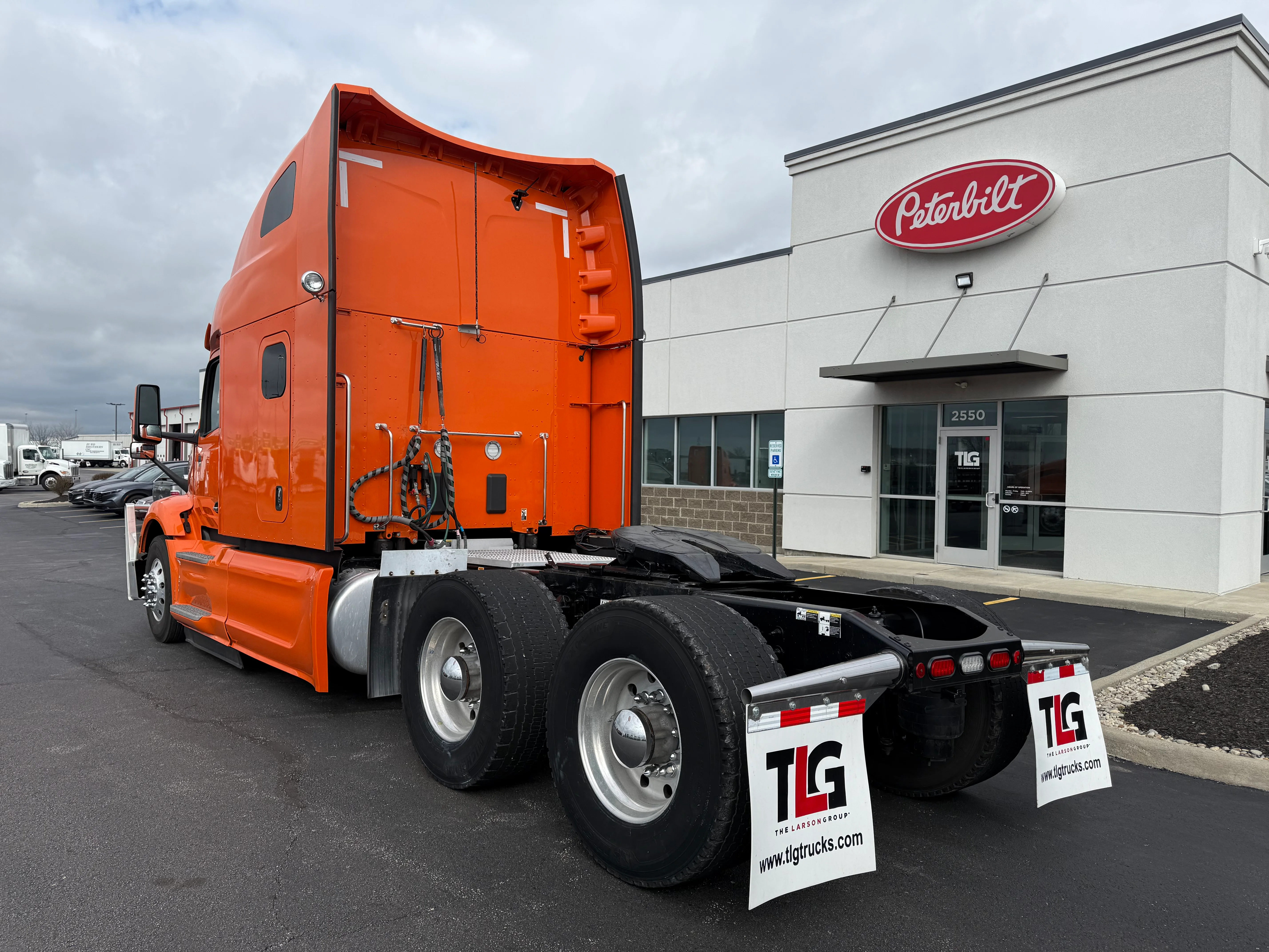 2022 Peterbilt 579 - image 3