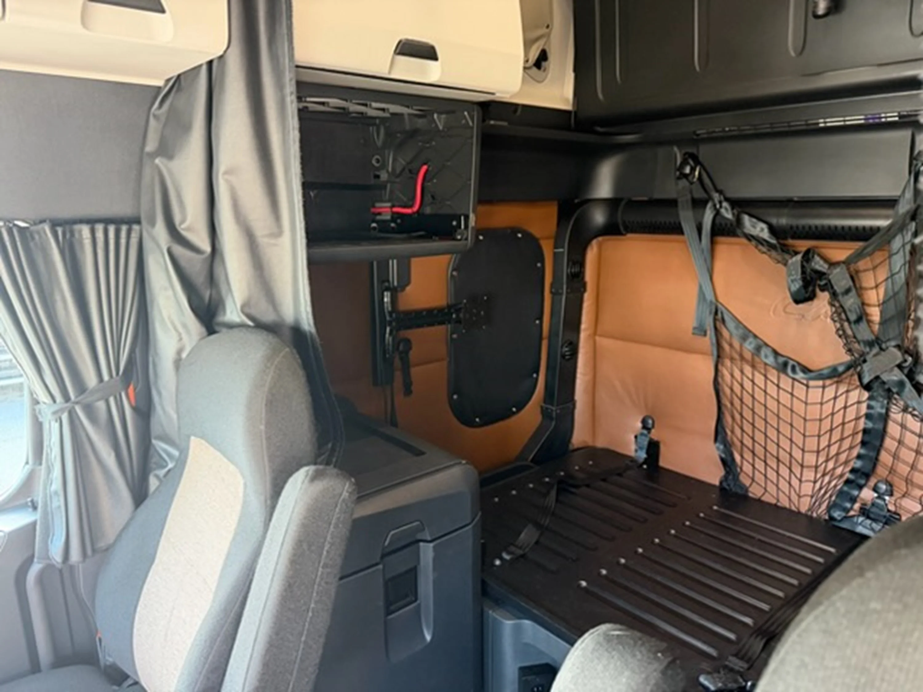 2022 Freightliner Cascadia — photo 10