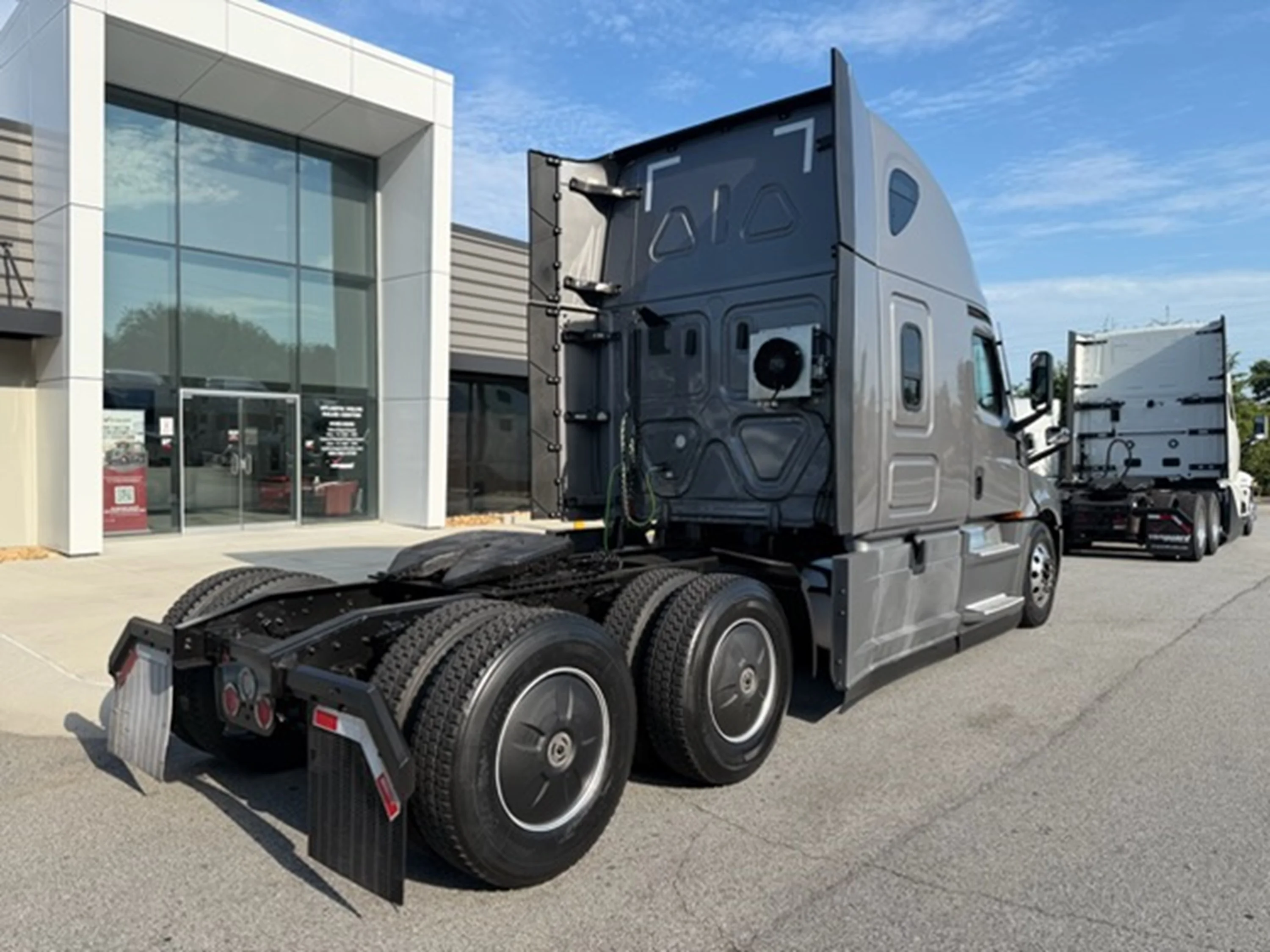 2022 Freightliner Cascadia — photo 3