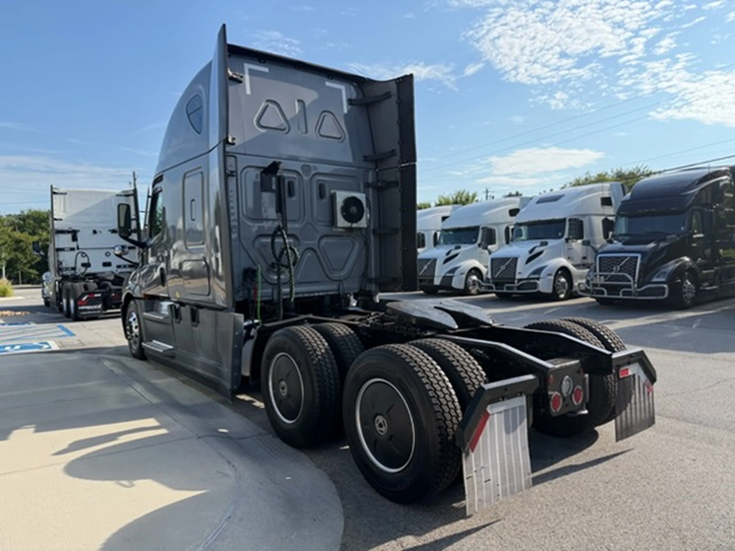 2022 Freightliner Cascadia — photo 5