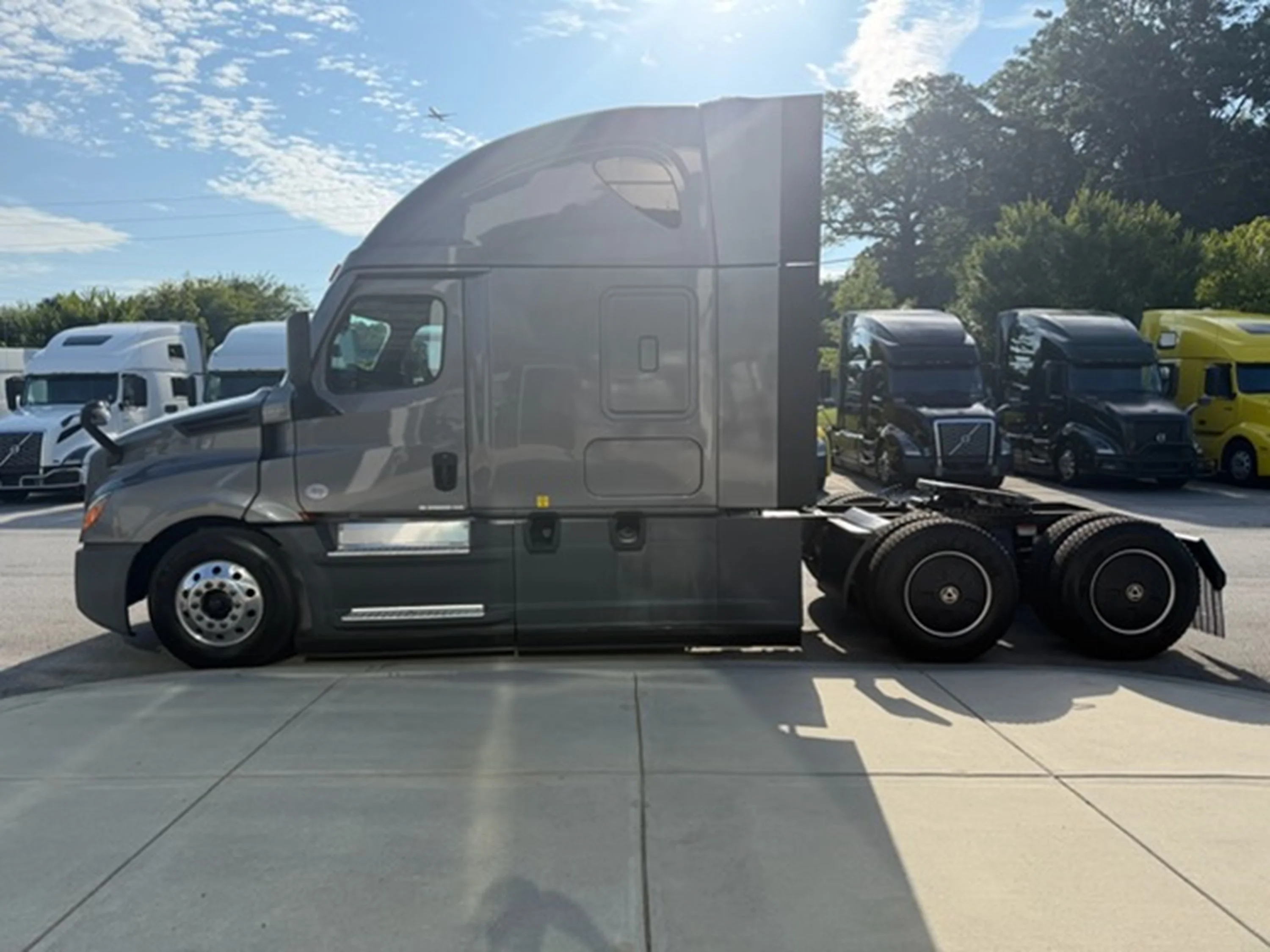 2022 Freightliner Cascadia — photo 6