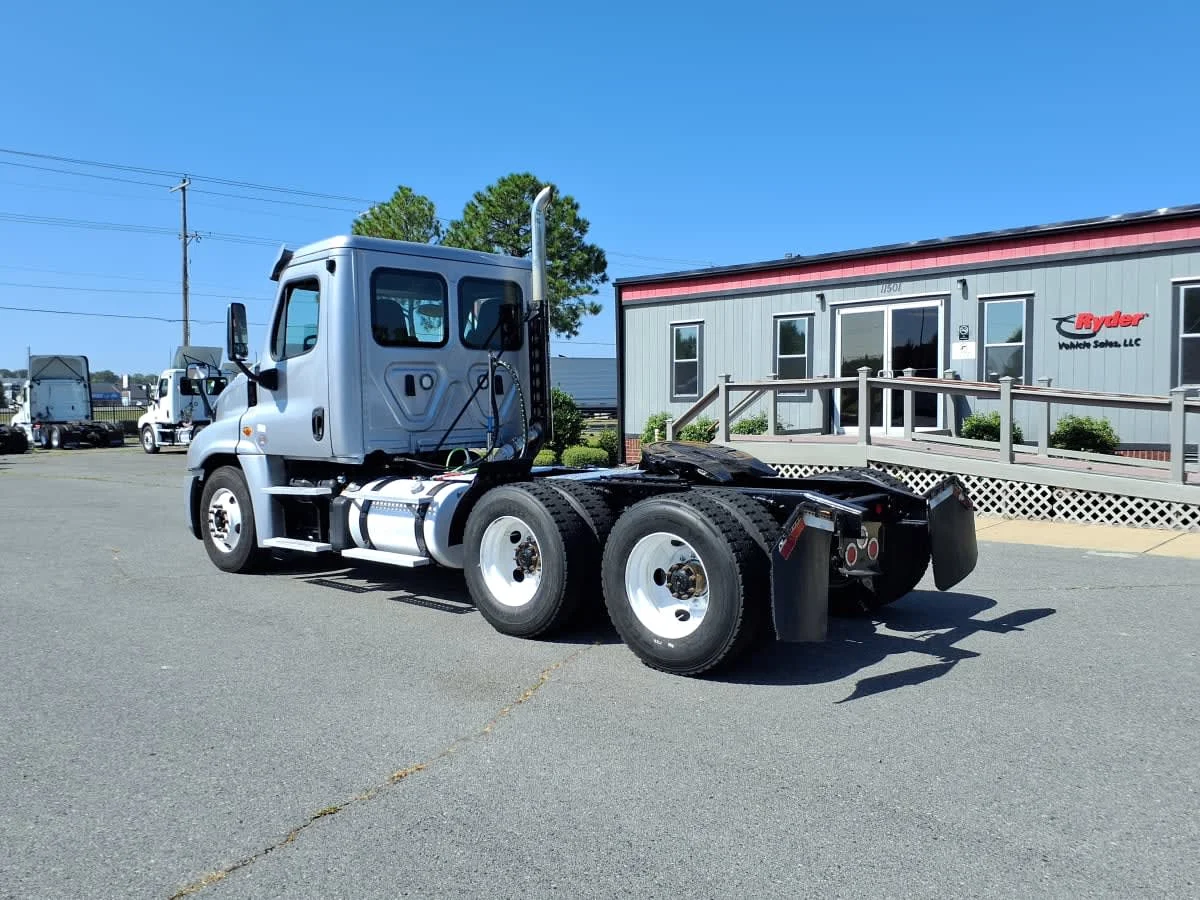 2018 Freightliner Cascadia in North Little Rock, AR — photo 6