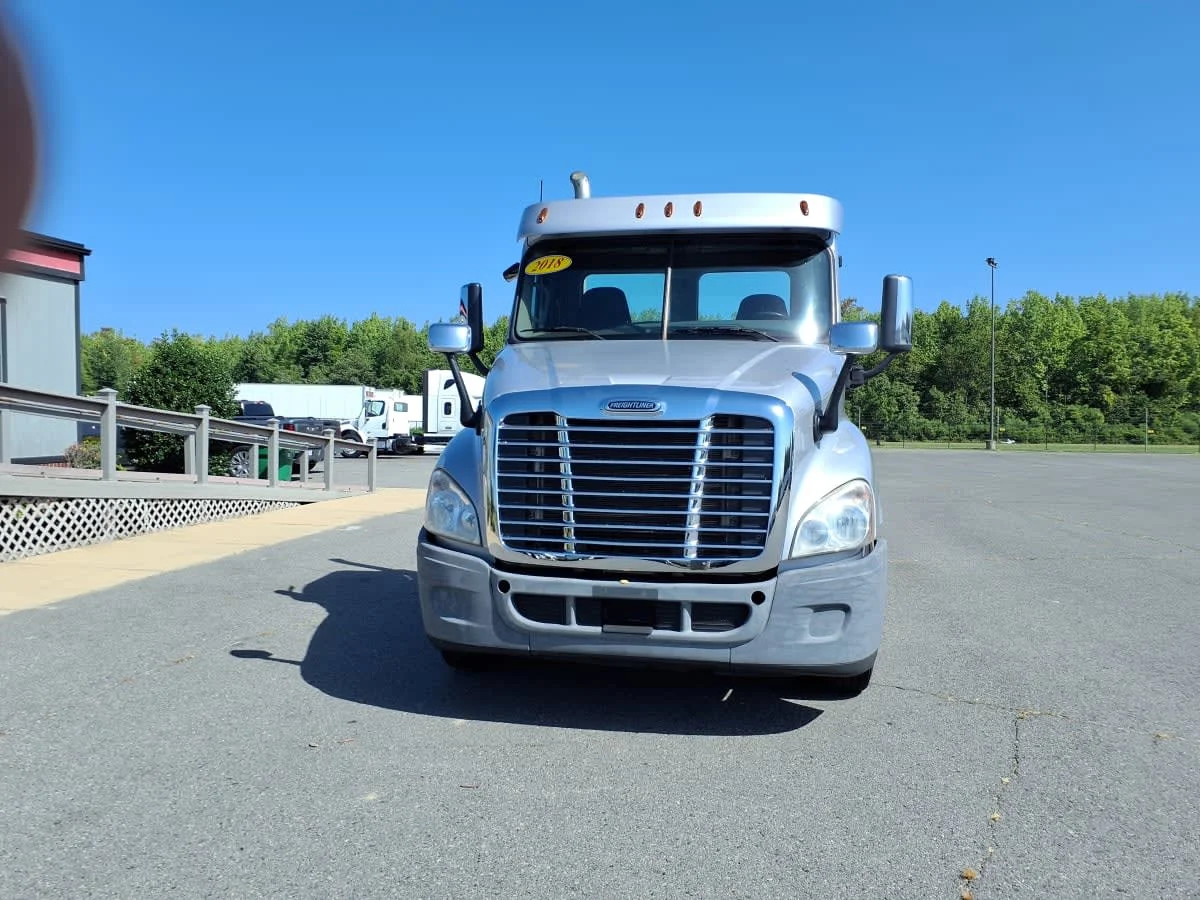 2018 Freightliner Cascadia in North Little Rock, AR — photo 2