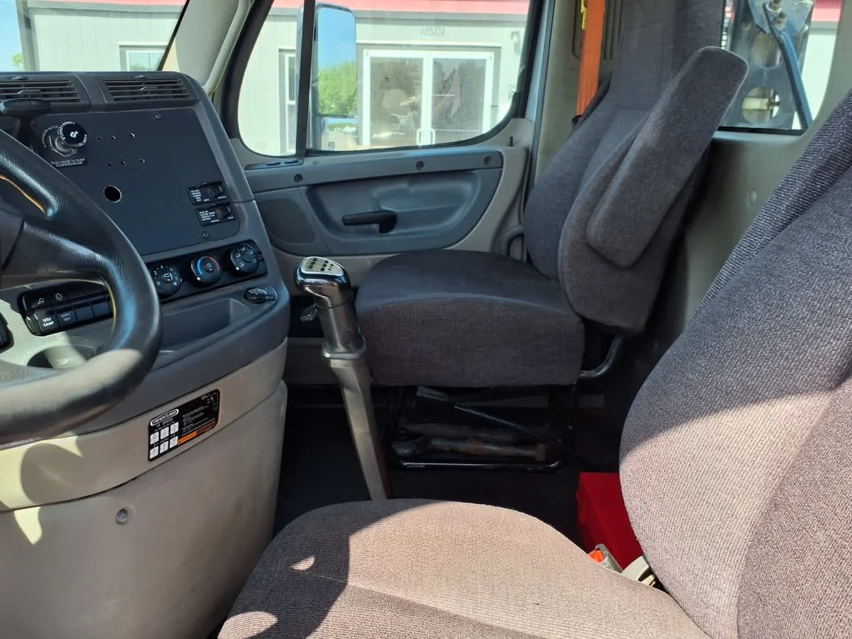 2018 Freightliner Cascadia in North Little Rock, AR — photo 7