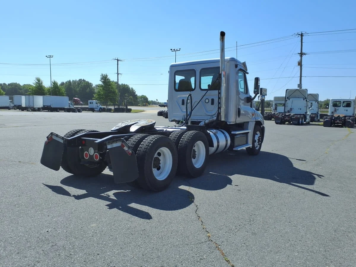 2018 Freightliner Cascadia in North Little Rock, AR — photo 4