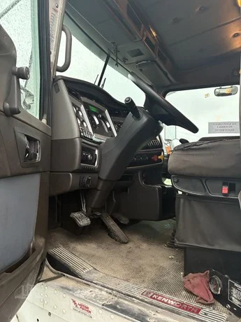 2020 Kenworth T800 - image 12
