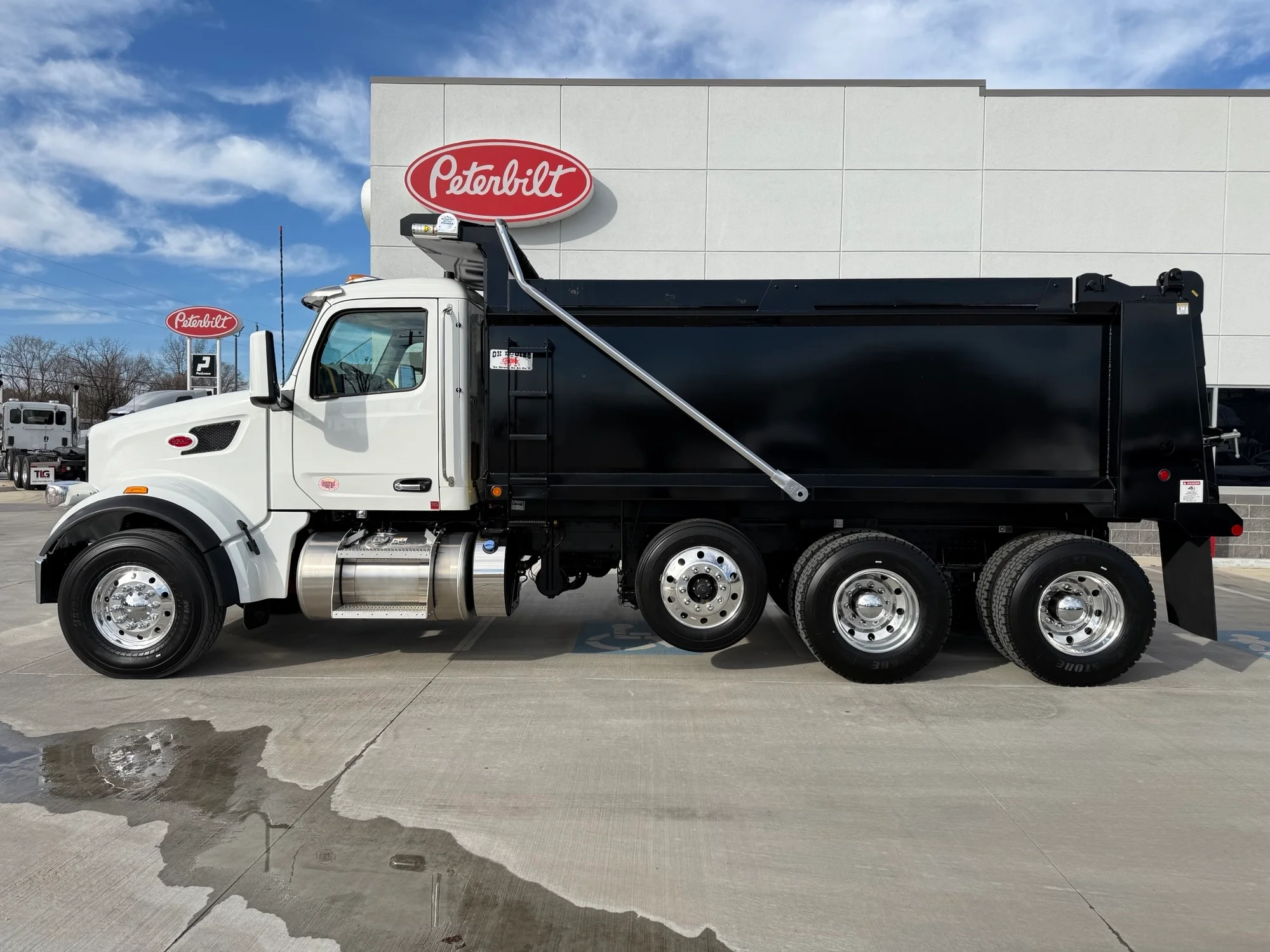 2026 Peterbilt 567 in Lowell, AR — photo 2