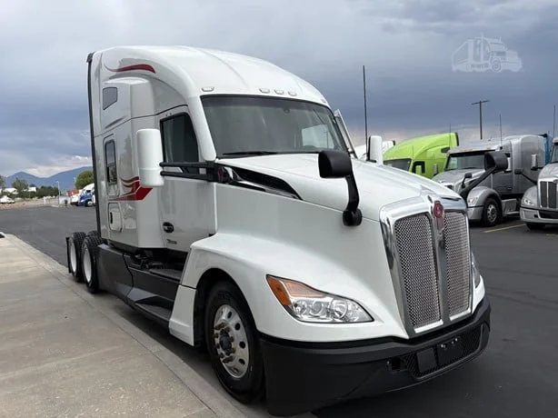 2023 Kenworth T680 in Salt Lake City, UT — photo 2