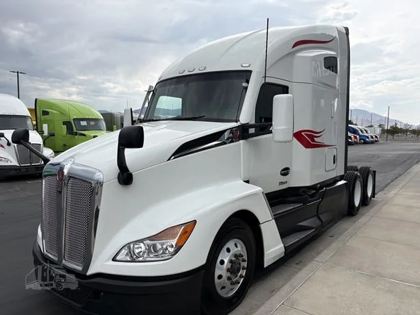 2023 Kenworth T680 in Salt Lake City, UT — photo 4