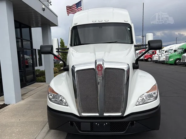 2023 Kenworth T680 in Salt Lake City, UT — photo 3
