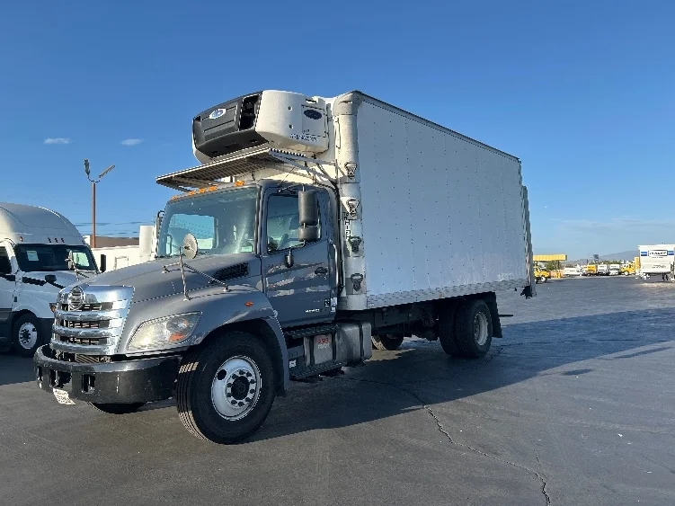 2020 Hino 268 in Torrance, CA — photo 3