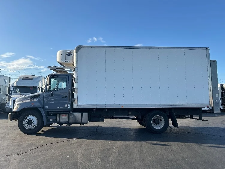 2020 Hino 268 in Torrance, CA — photo 4