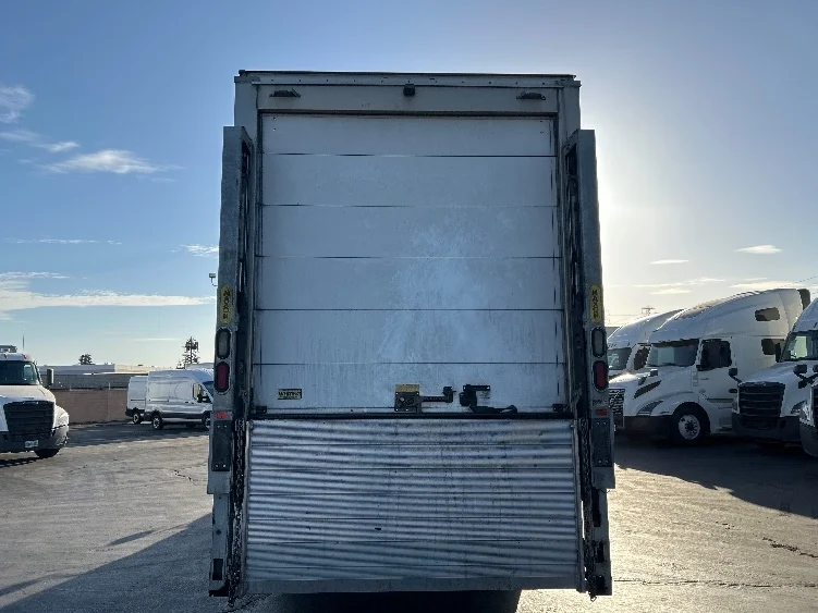 2020 Hino 268 in Torrance, CA — photo 7