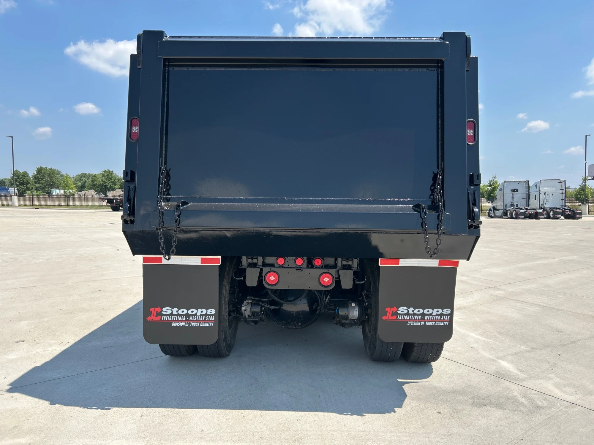 2022 Freightliner 114SD in Indianapolis, IN — photo 4