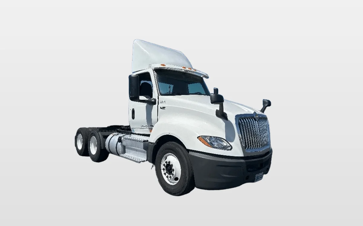 2019 International LT - image 1