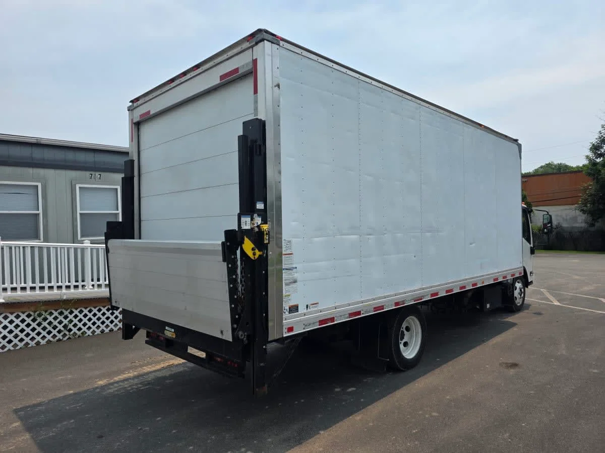 2018 Isuzu NRR in Bensalem, PA — photo 4
