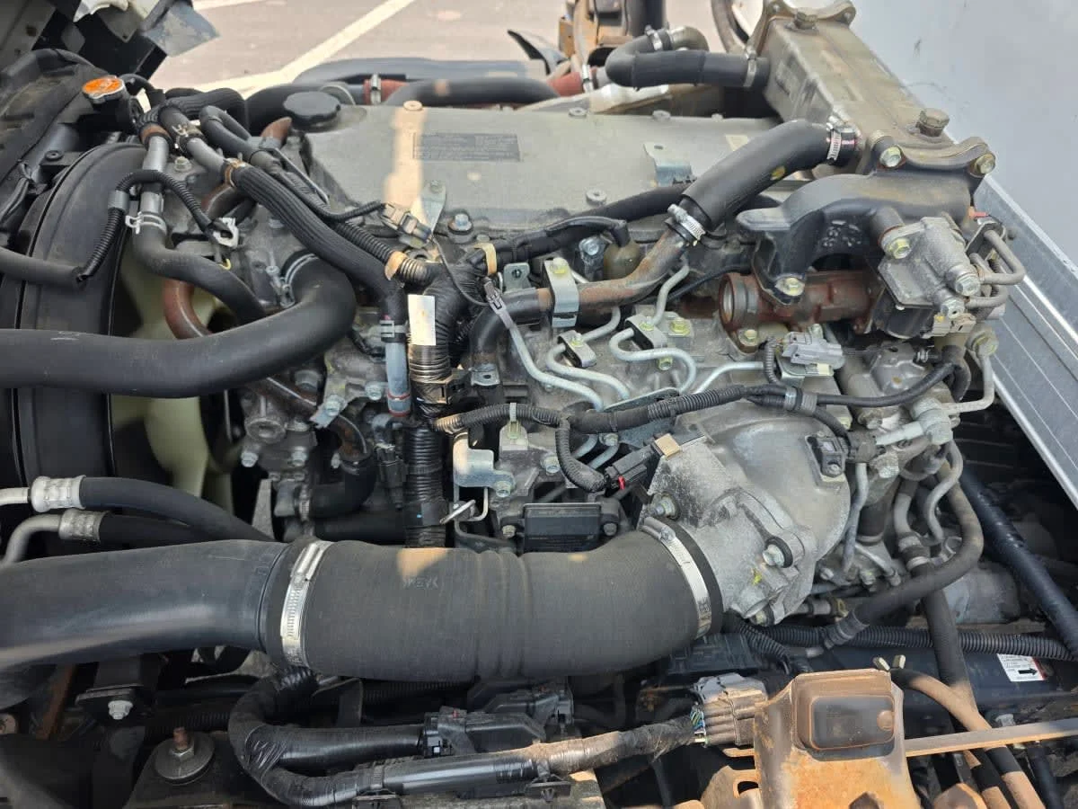 2018 Isuzu NRR in Bensalem, PA — photo 10