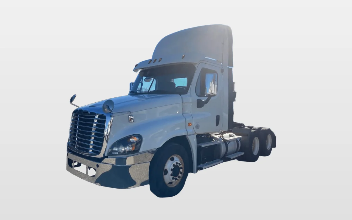 2020 Freightliner Cascadia - image 1