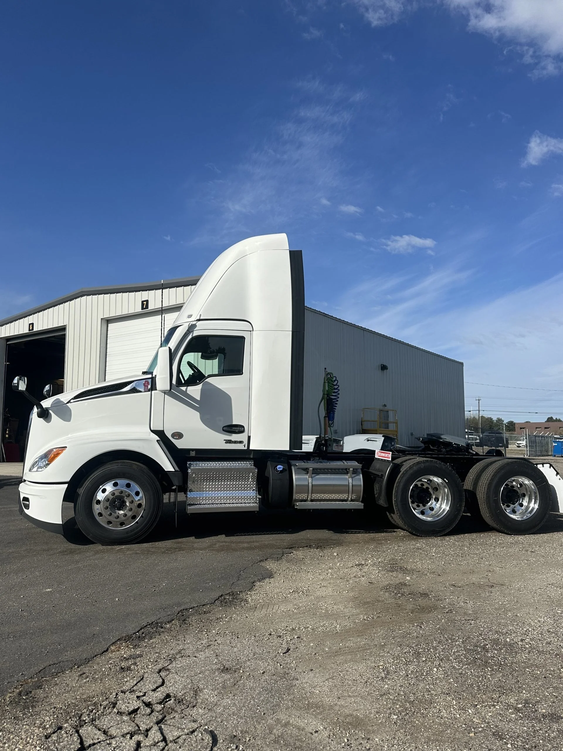 2026 Kenworth T680 - image 2