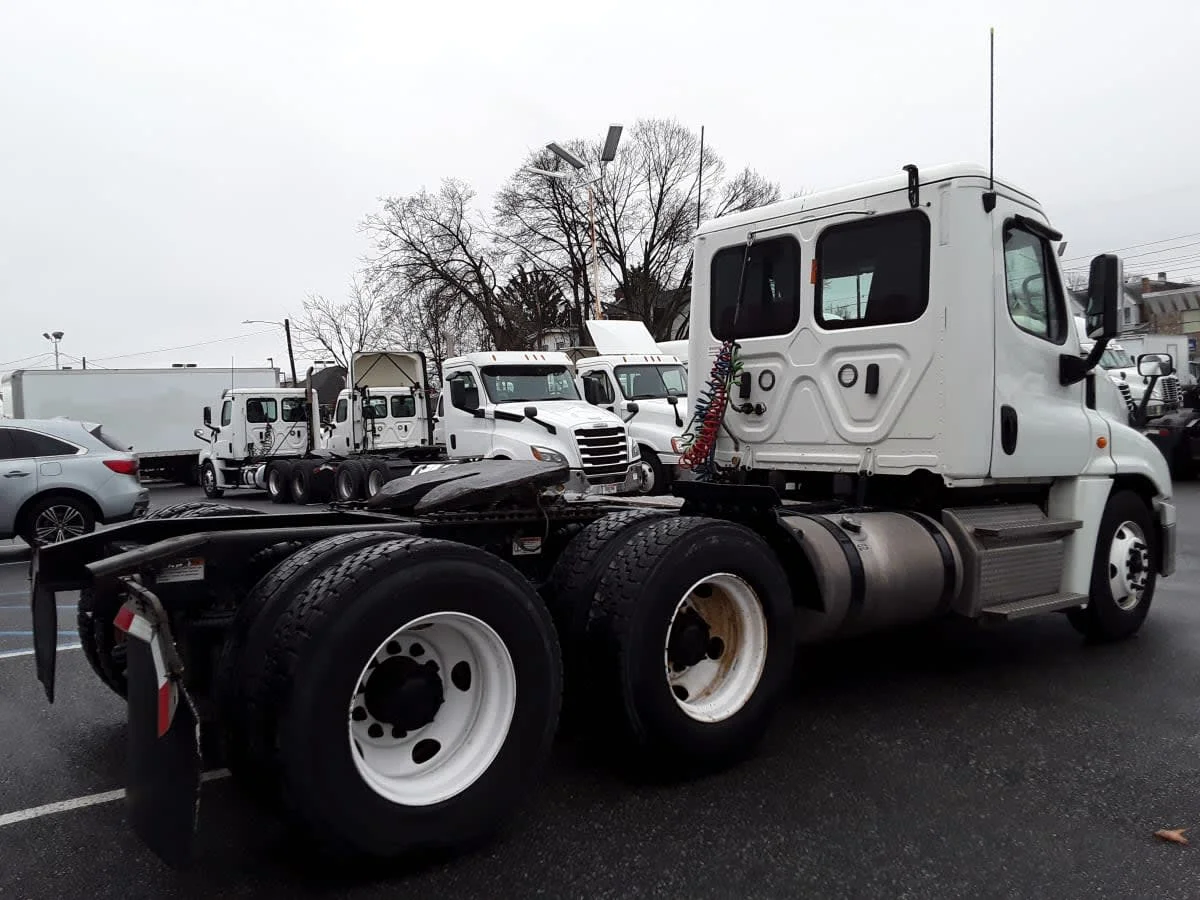 2020 Freightliner Cascadia in Allentown, PA — photo 4
