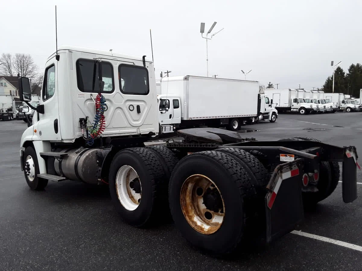 2020 Freightliner Cascadia in Allentown, PA — photo 6