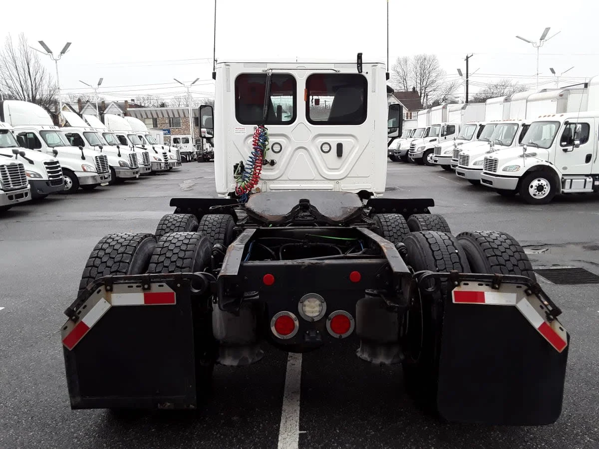 2020 Freightliner Cascadia in Allentown, PA — photo 5