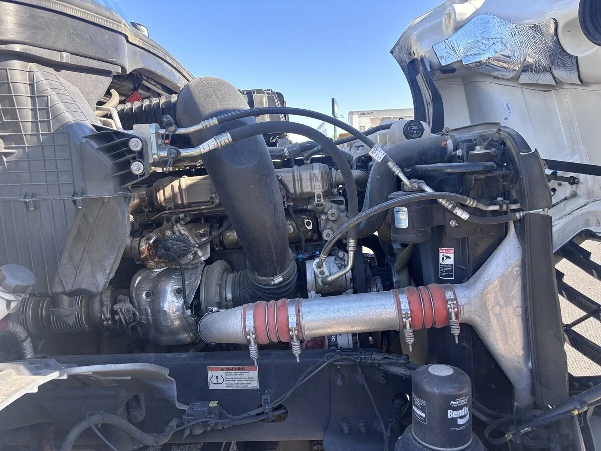 2025 Freightliner Cascadia - image 9