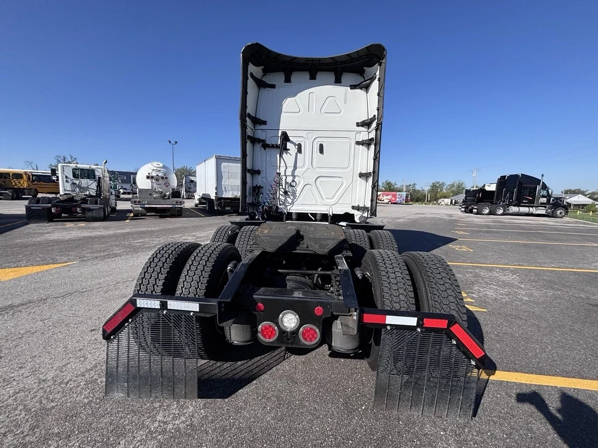 2025 Freightliner Cascadia - image 6