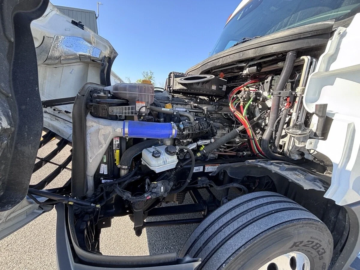 2025 Freightliner Cascadia - image 10