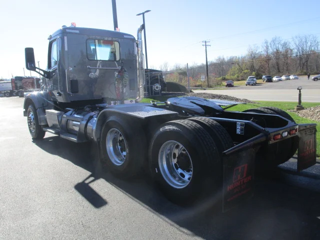 2020 Peterbilt 567 - image 3