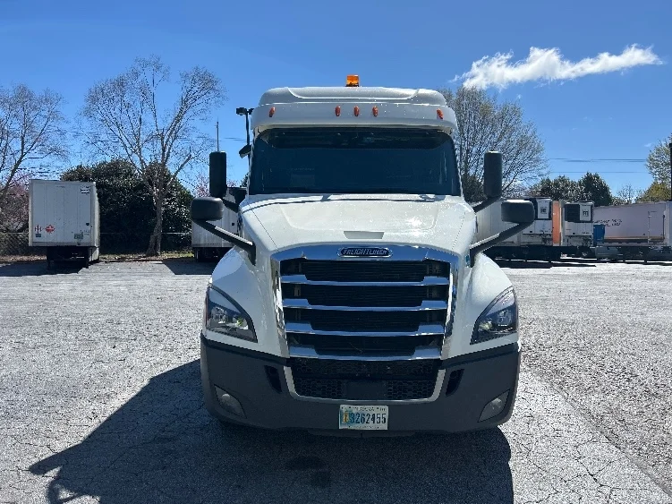 2020 Freightliner Cascadia - image 2