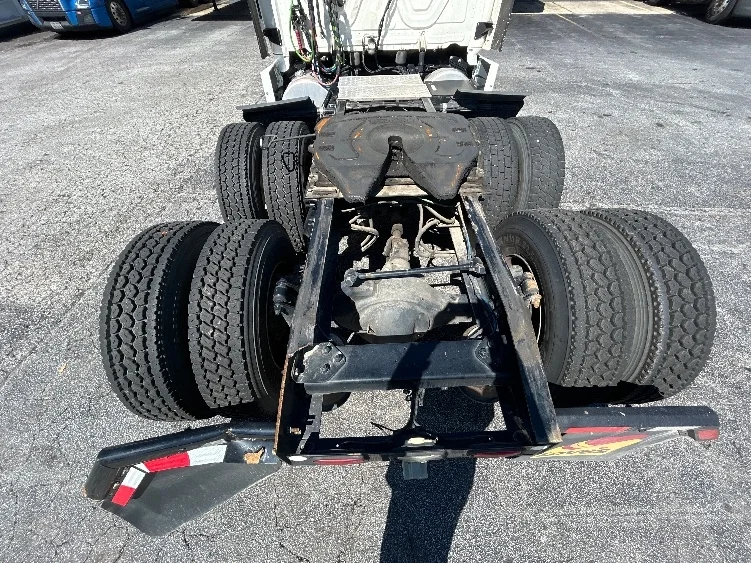 2020 Freightliner Cascadia - image 6