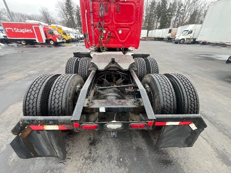 2021 Freightliner Cascadia in Cranbury, NJ — photo 6