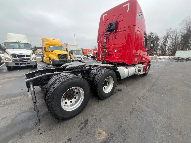 2021 Freightliner Cascadia in Cranbury, NJ — photo 7
