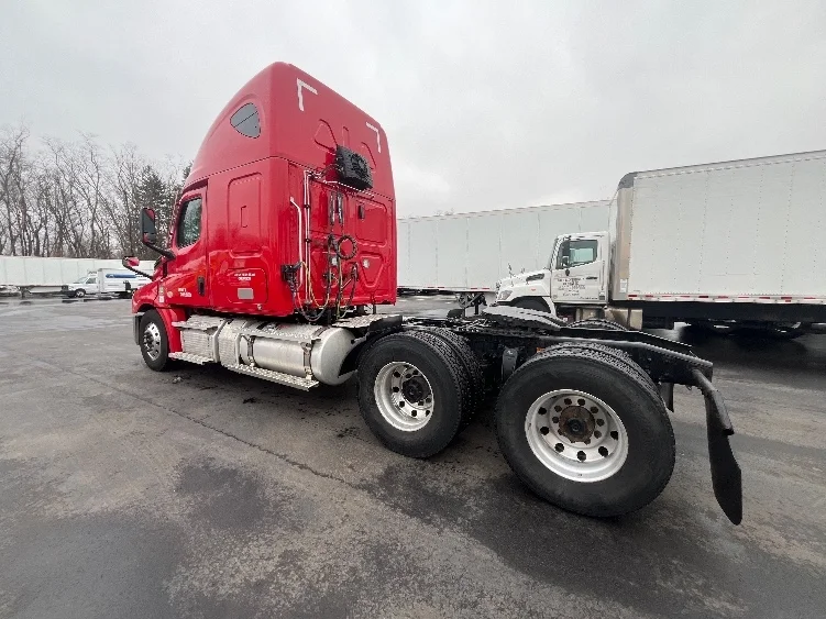 2021 Freightliner Cascadia in Cranbury, NJ — photo 5