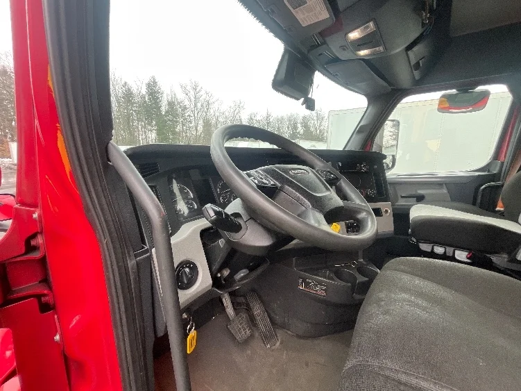 2021 Freightliner Cascadia in Cranbury, NJ — photo 10