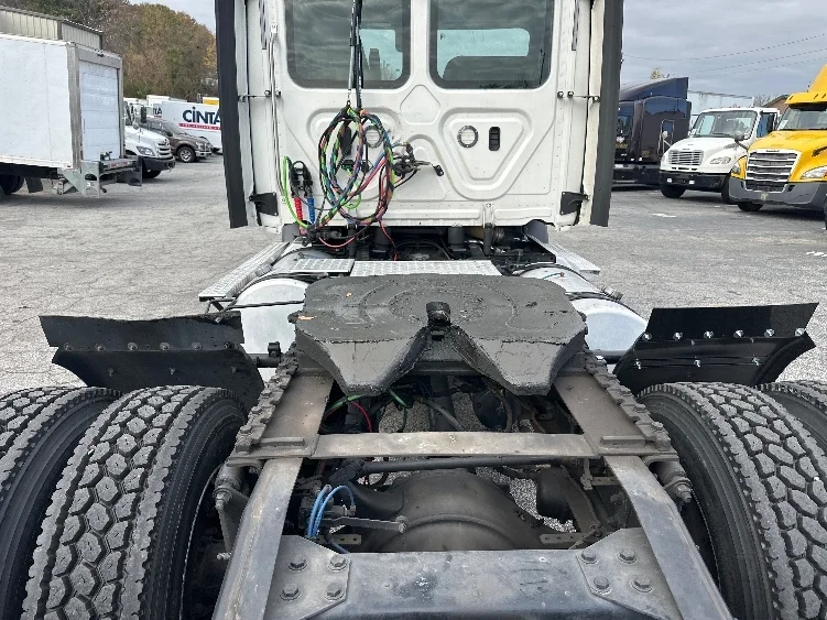 2020 Freightliner Cascadia - image 6